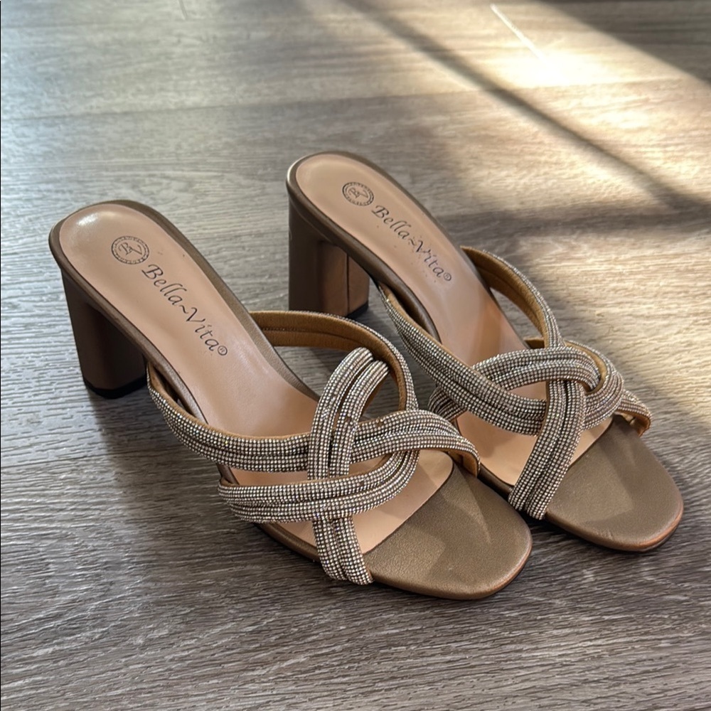 Bella Vita Women's Gold sandals Size 8M Evening Embellished Heeled
